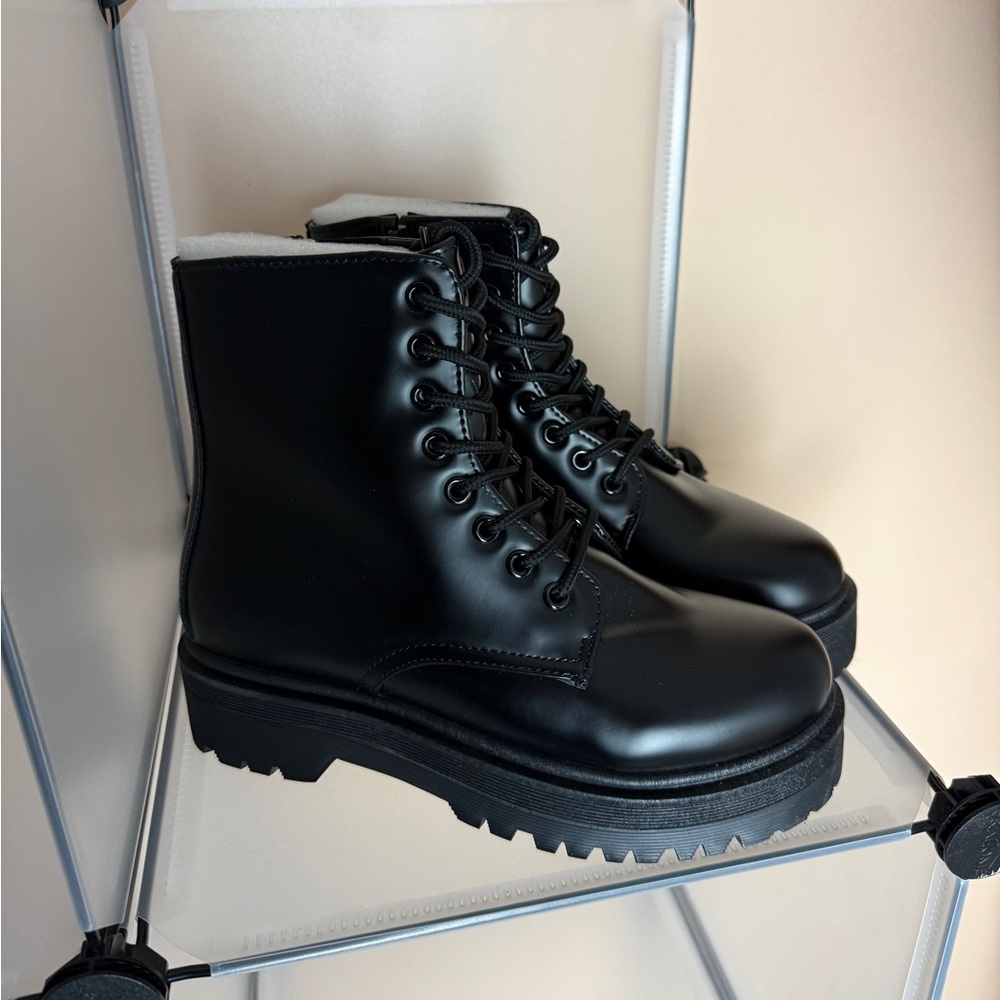 Qupid Women's Chunky Lace Up Combat Black Leather Boots Size 8 NWT - Picture 4 of 10